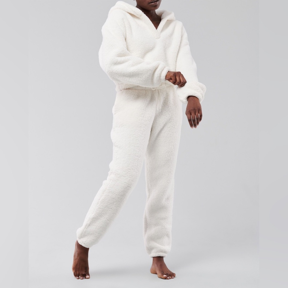Gilly Hicks Matching Sherpa Set with Cropped hoodie and joggers
